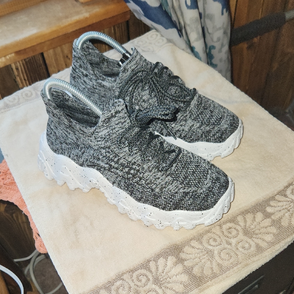 Ladies Slip On Sneakers